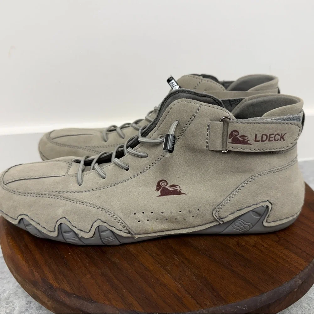 LDECK suede‎ leather high-top casual or hiking shoes in a taupe/grey color. Sz39